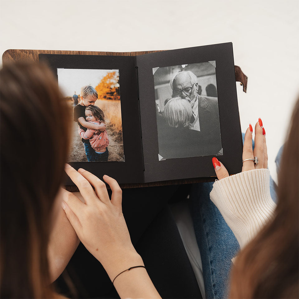 Album Foto de Familie Personalizat cu Nume, Copertă Lemn, Lemn Gravat