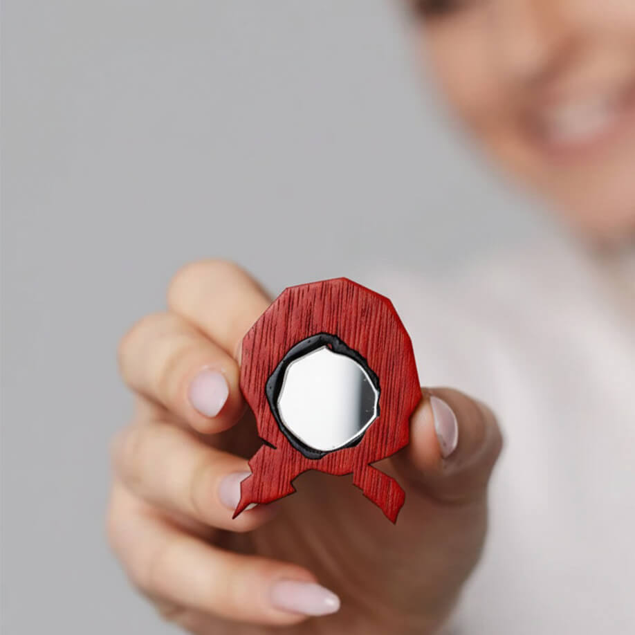 Martisor Brosa Oglinda Introspectiei, Fata cu batic, Inspirat din Nicolae Grigorescu