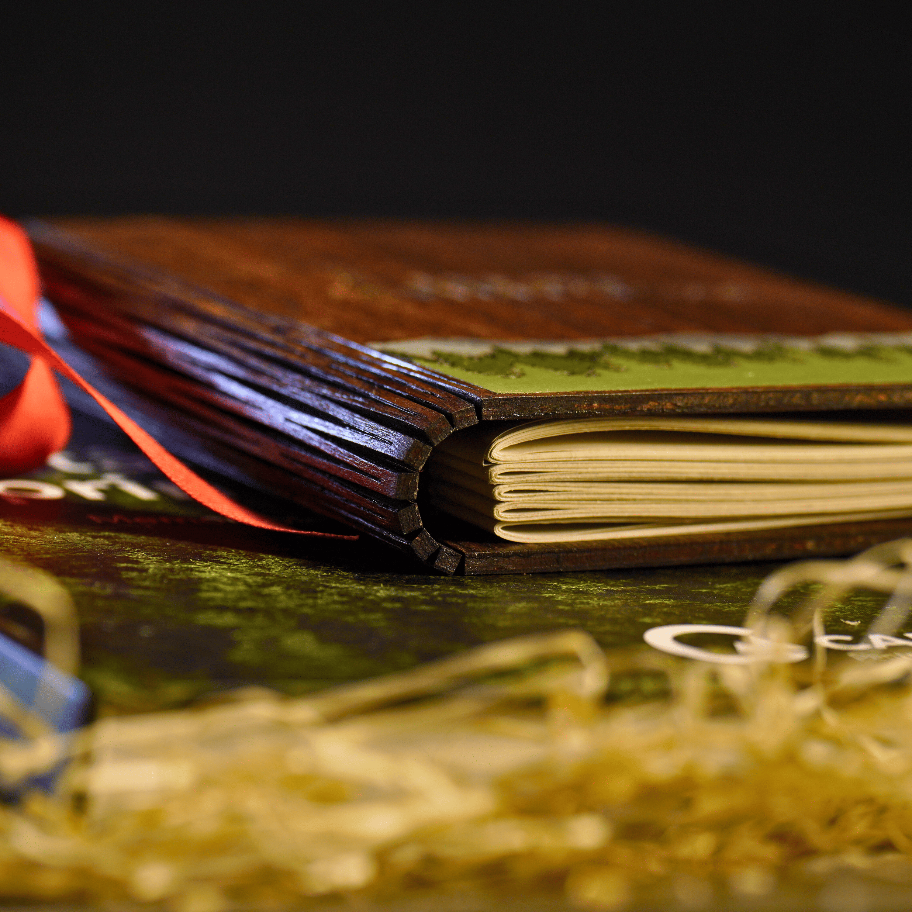 Pachet „Un munte de vise”: album foto Munții Făgăraș printat + agendă lemn