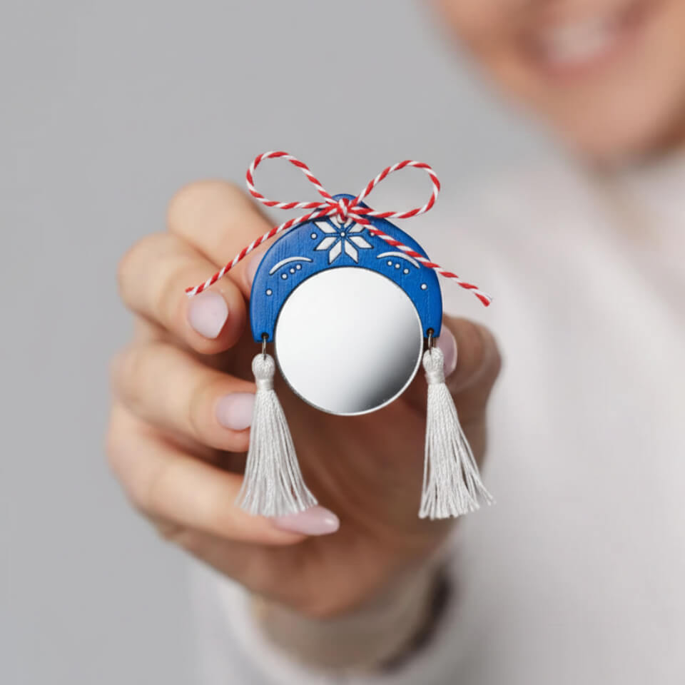 Martisor Brosa Oglinda Introspectiei, Fata traditionala, Motive Romanesti